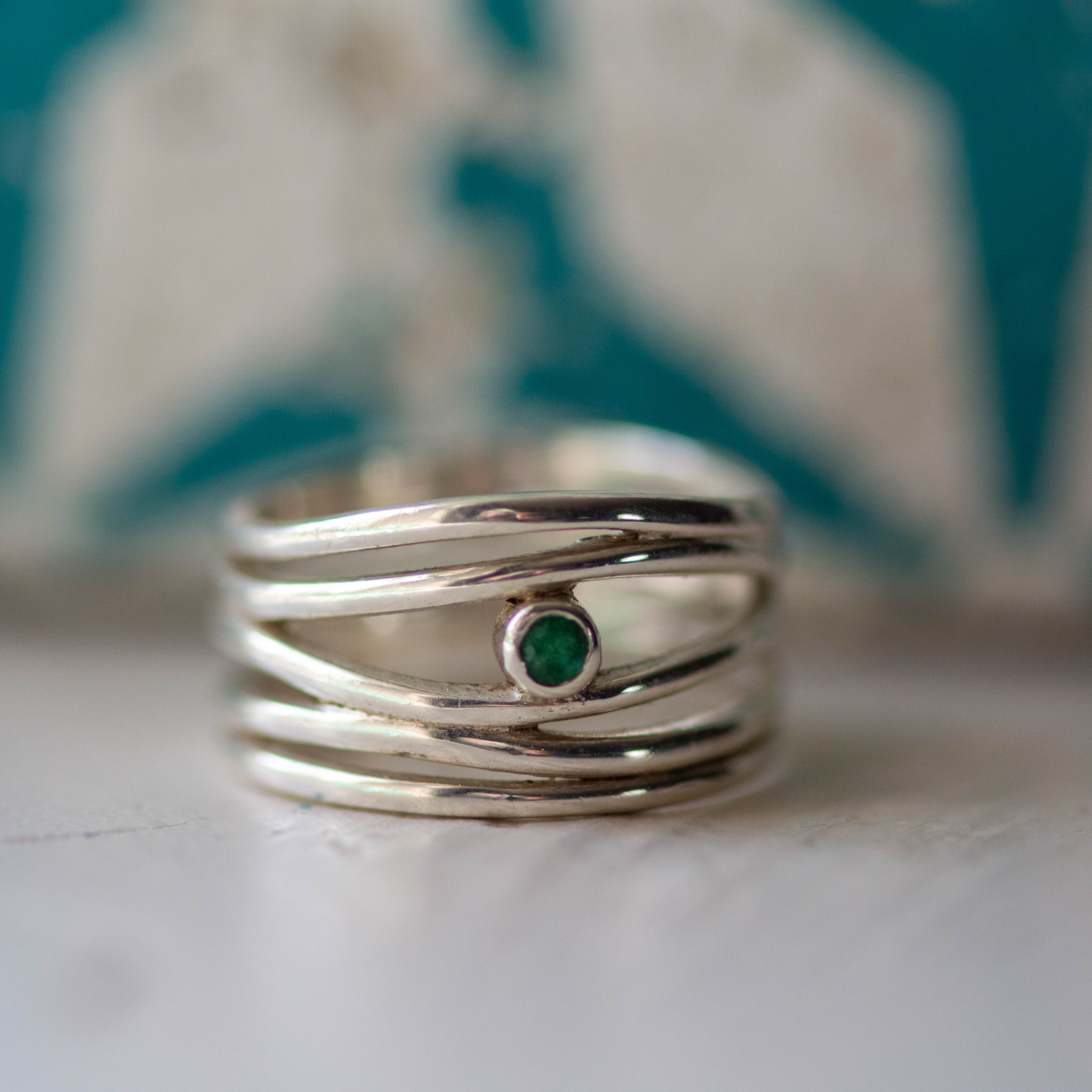 Filigree ring in Silver with Emerald Ring Memara