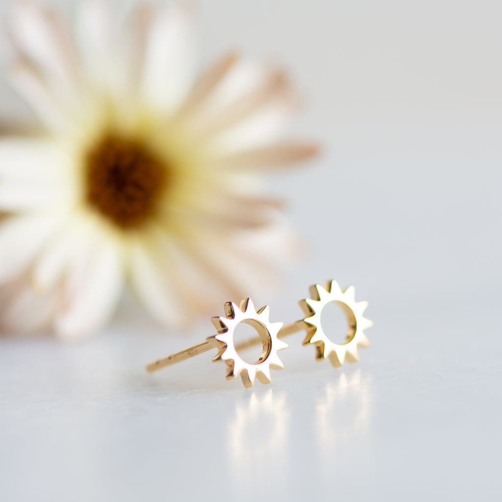 Sunburst stud in Gold Earring Memara