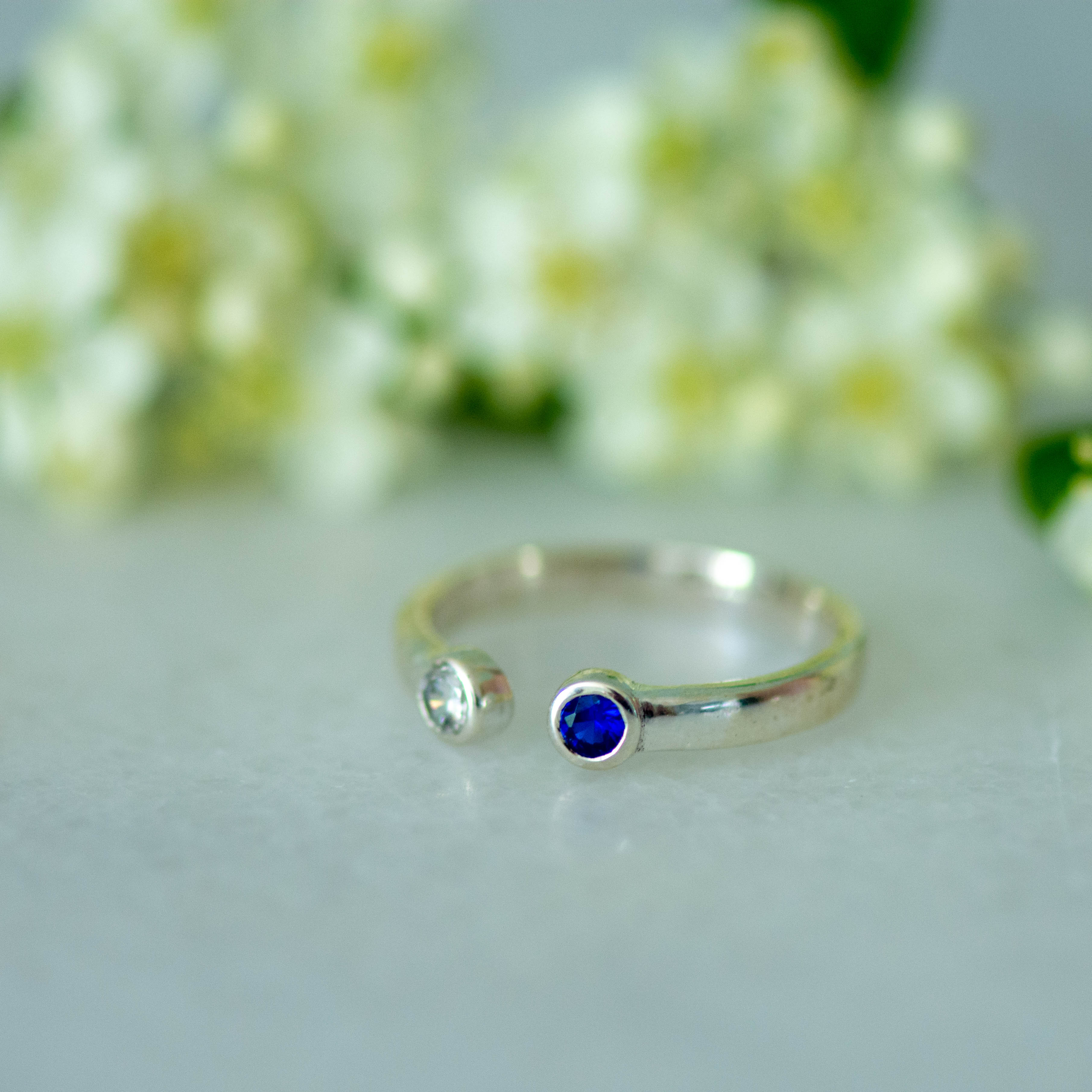 Bowie Ring in Silver with Zirconia and Blue Zirconia Ring Memara