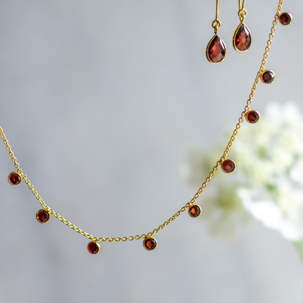 Zaza Necklace & Tear Drop Earrings in Gold with Garnet – Jewellery Set Memara 